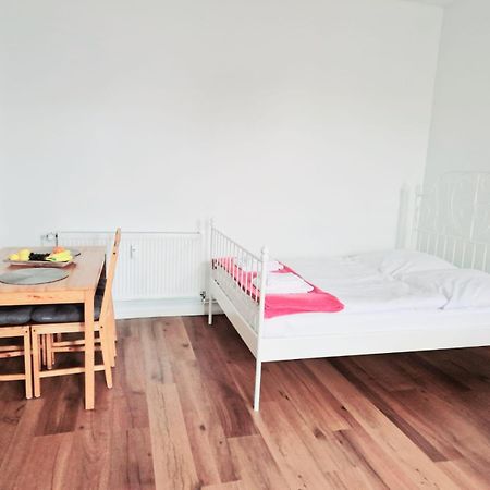 City Studio Apartment For 4, Near Sonnenallee Berlijn Buitenkant foto