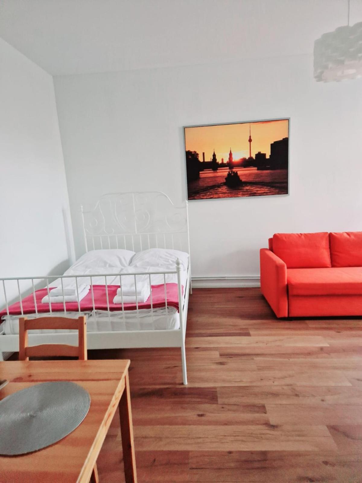 City Studio Apartment For 4, Near Sonnenallee Berlijn Buitenkant foto