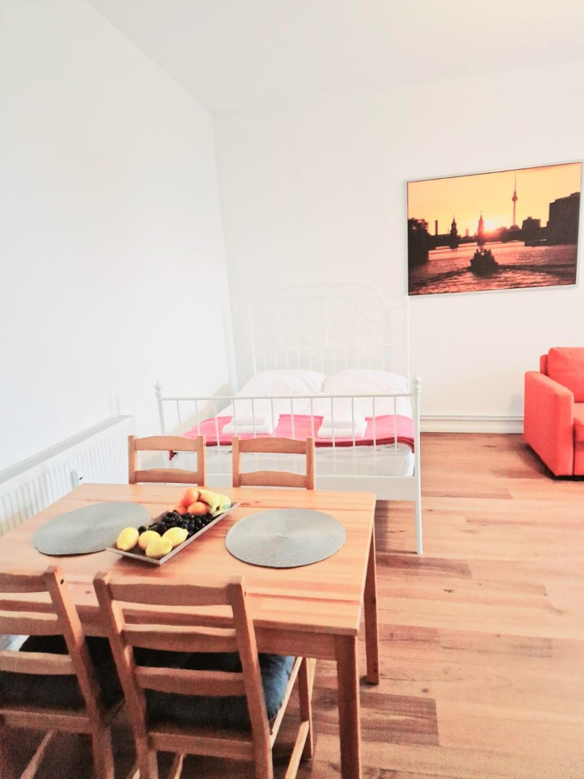City Studio Apartment For 4, Near Sonnenallee Berlijn Buitenkant foto