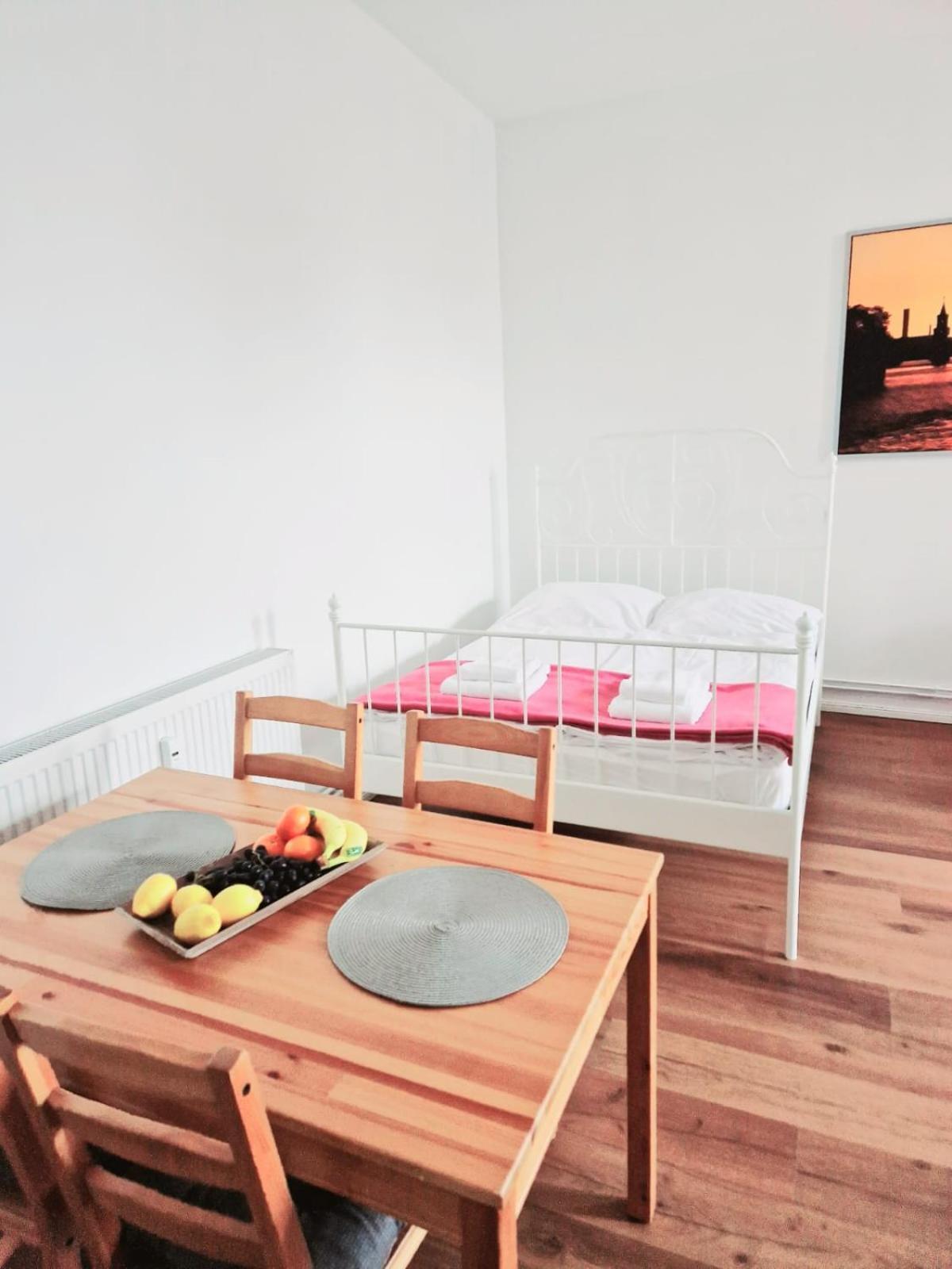 City Studio Apartment For 4, Near Sonnenallee Berlijn Buitenkant foto