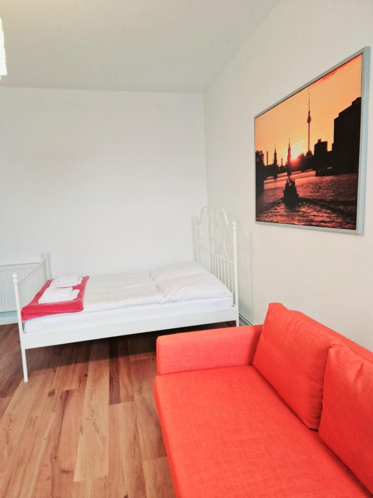 City Studio Apartment For 4, Near Sonnenallee Berlijn Buitenkant foto
