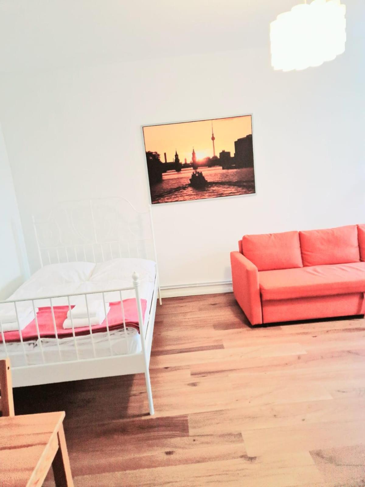 City Studio Apartment For 4, Near Sonnenallee Berlijn Buitenkant foto