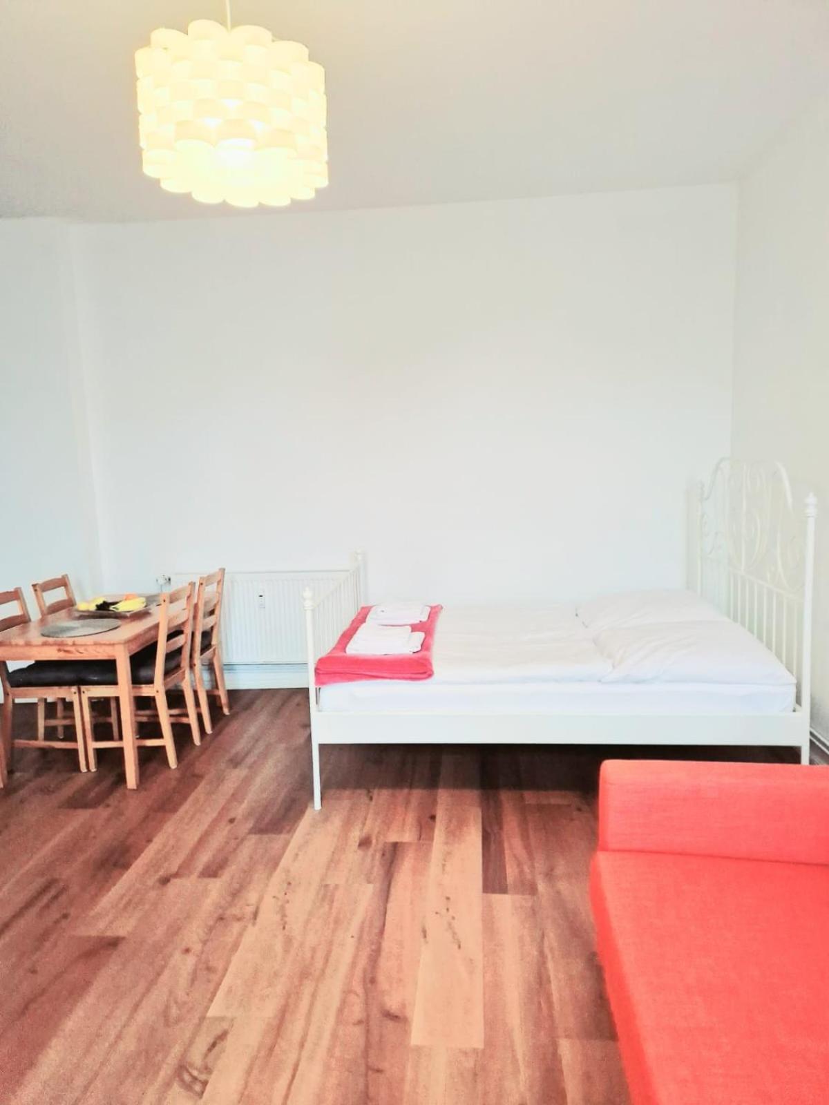City Studio Apartment For 4, Near Sonnenallee Berlijn Buitenkant foto