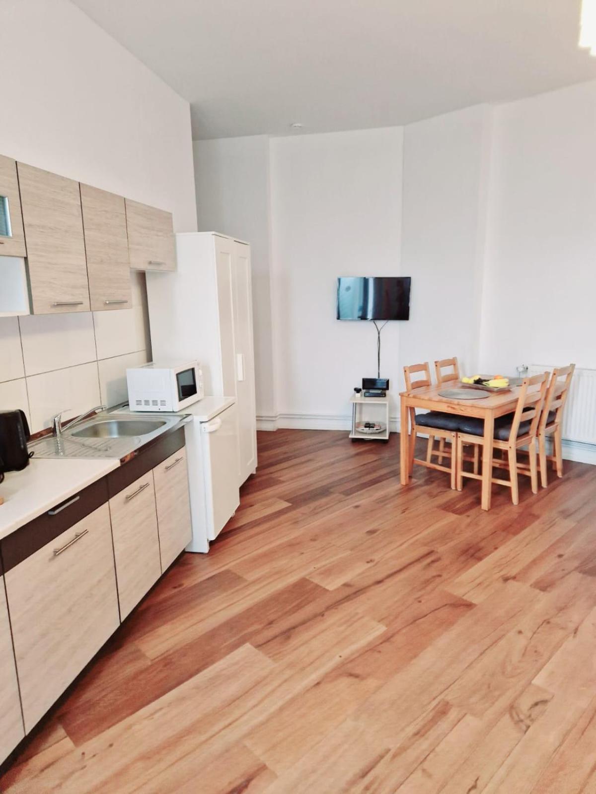 City Studio Apartment For 4, Near Sonnenallee Berlijn Buitenkant foto